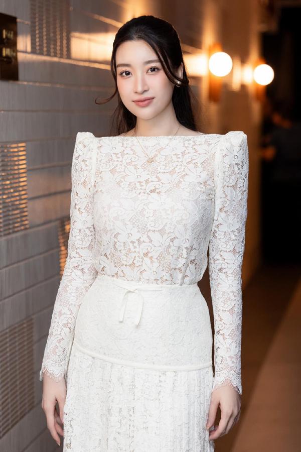 Đỗ Mỹ Linh sau sinh con gái cho chồng thiếu gia: Nhan sắc như thế nào khi thoát vai mẹ bỉm sữa?-1