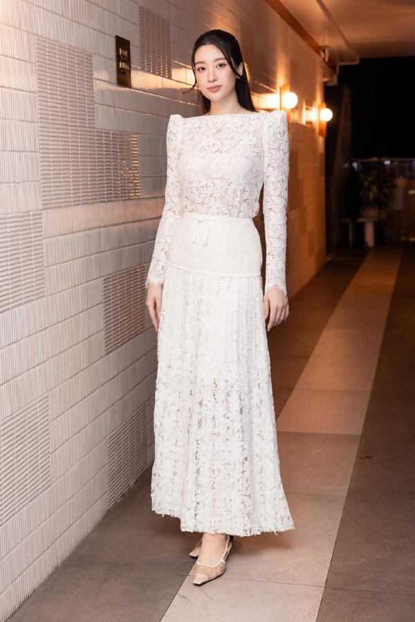 Đỗ Mỹ Linh sau sinh con gái cho chồng thiếu gia: Nhan sắc như thế nào khi thoát vai mẹ bỉm sữa?-4