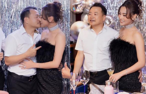 Vị trí đặt tay của Shark Bình, Phan Văn Đức khi chụp với vợ xinh đẹp gây sốt mạng-3