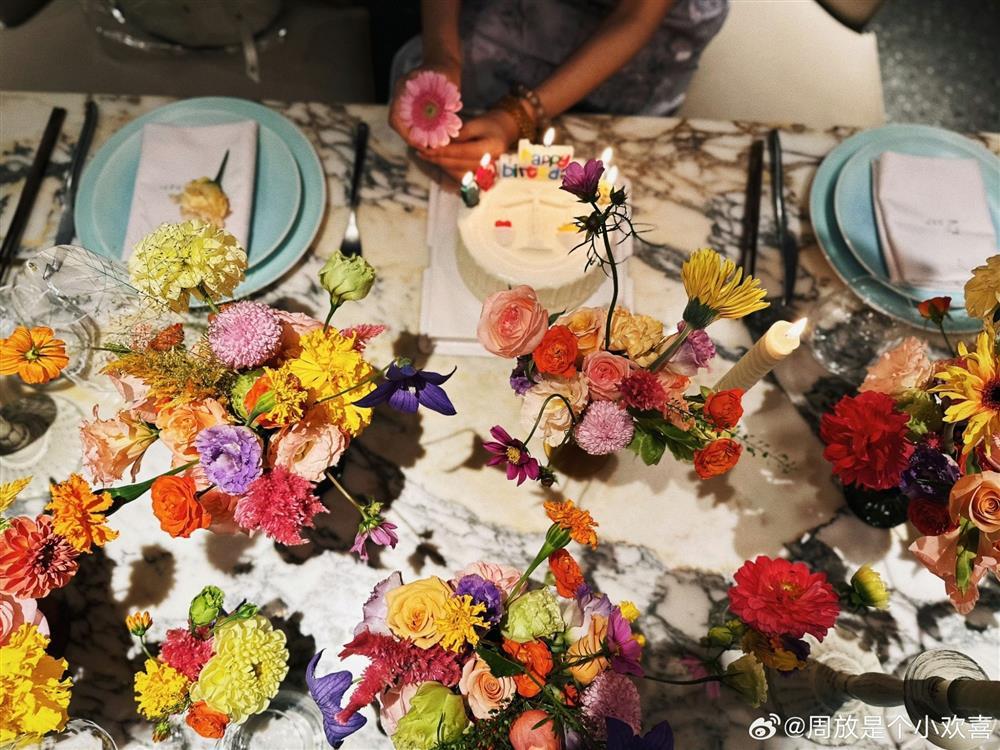 Triệu Lệ Dĩnh đón sinh nhật tuổi 36 bên hội bạn thân, gây sốc vì visual càng ngày càng đẹp-4