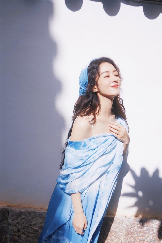 Triệu Lệ Dĩnh đón sinh nhật tuổi 36 bên hội bạn thân, gây sốc vì visual càng ngày càng đẹp-15