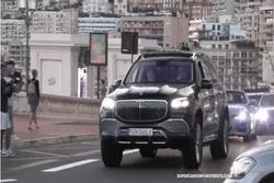 Chiếc Mercedes-Maybach GLS 600 'phô diễn' khả năng nhún nhảy trên phố