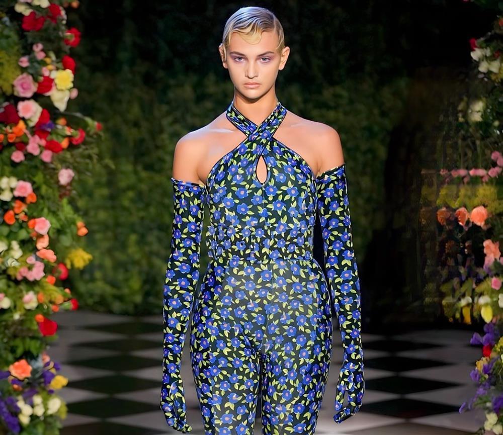 Bạn gái Romeo Beckham cao 1,78m, nổi tiếng với gu ăn mặc sành điệu-1