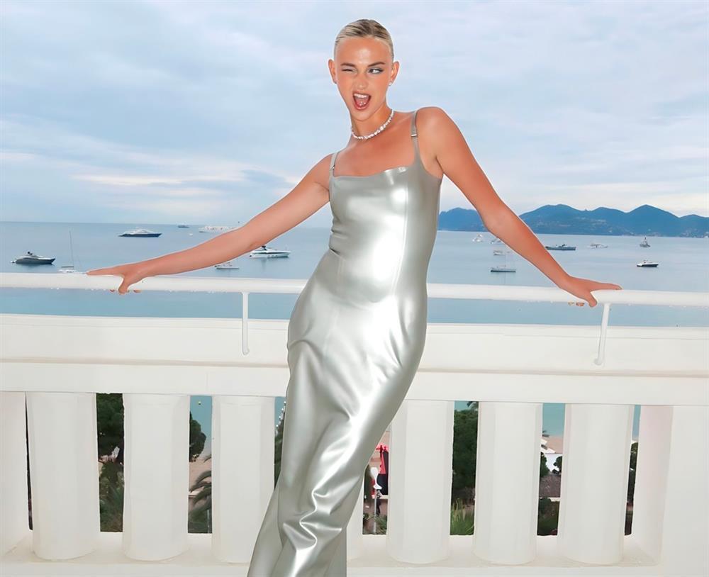 Bạn gái Romeo Beckham cao 1,78m, nổi tiếng với gu ăn mặc sành điệu-2