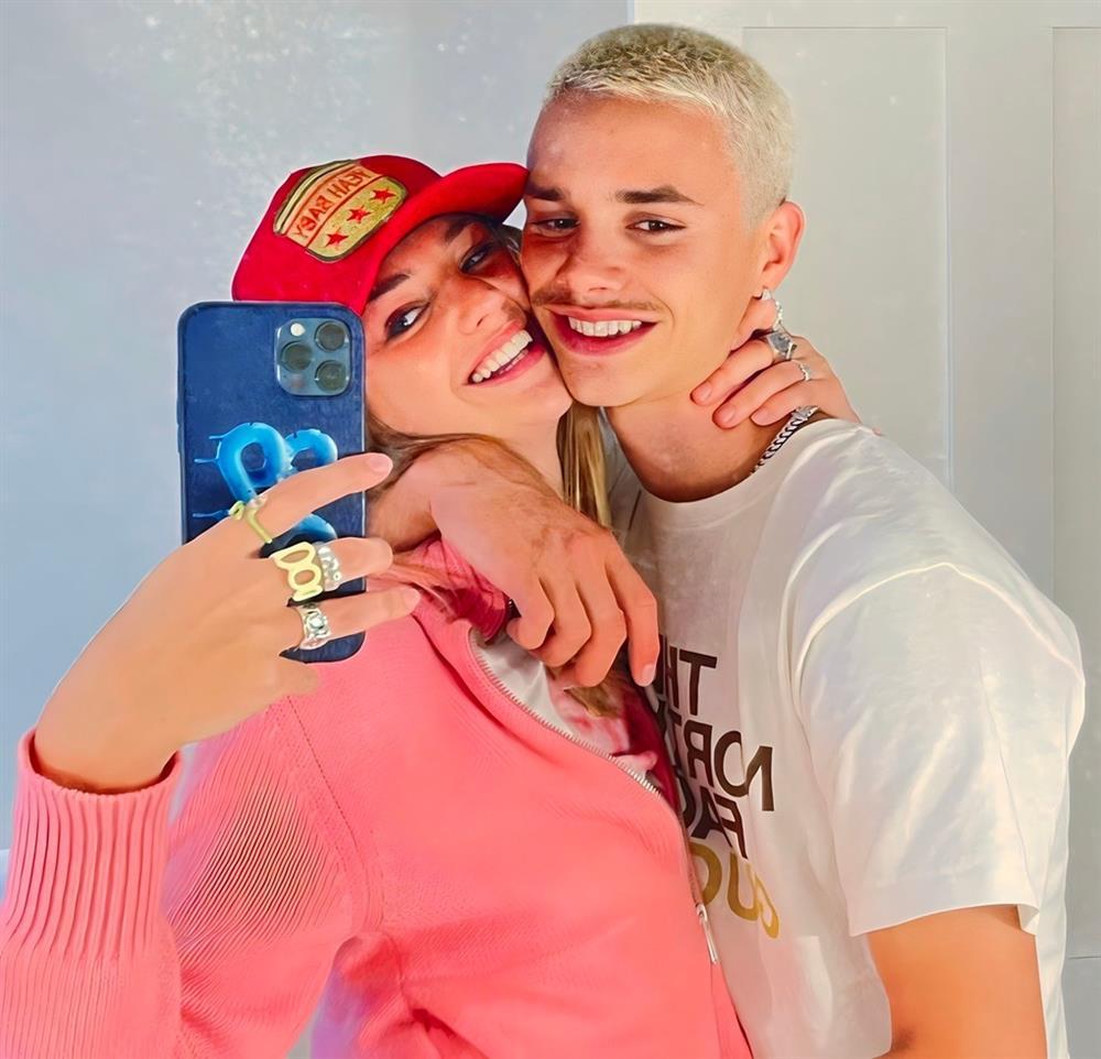 Bạn gái Romeo Beckham cao 1,78m, nổi tiếng với gu ăn mặc sành điệu-3