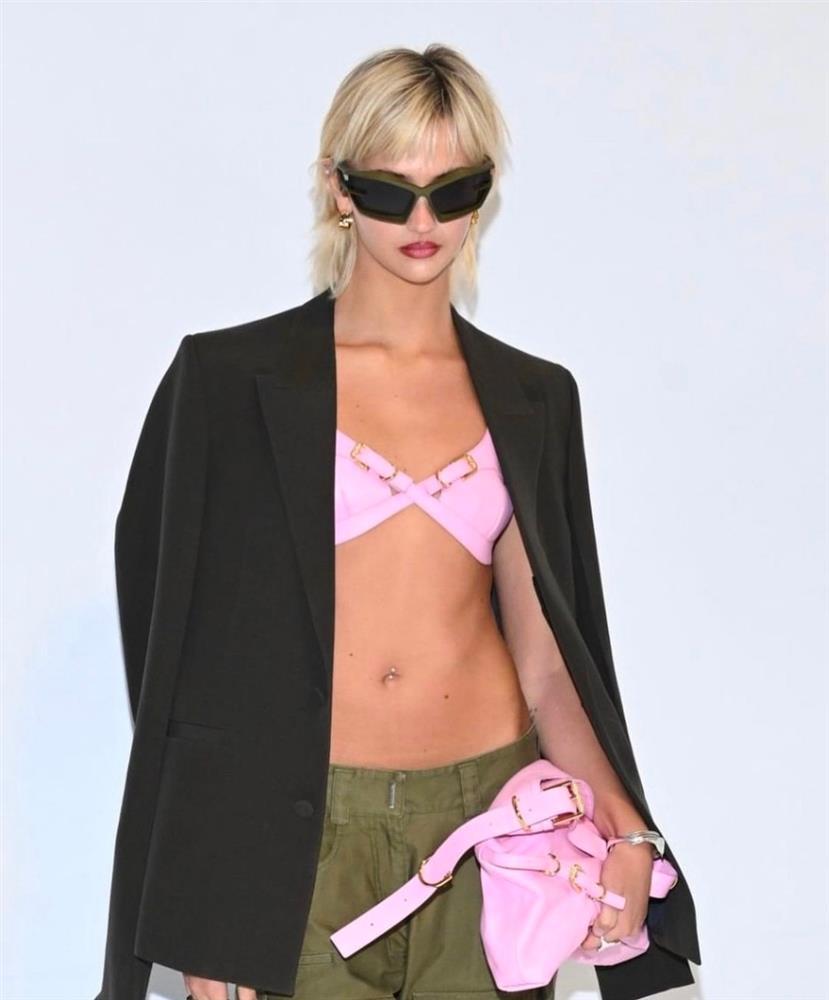 Bạn gái Romeo Beckham cao 1,78m, nổi tiếng với gu ăn mặc sành điệu-6