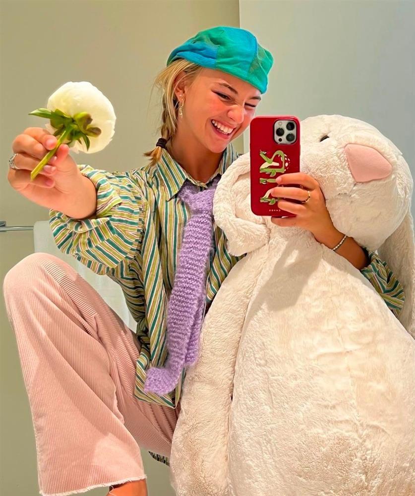 Bạn gái Romeo Beckham cao 1,78m, nổi tiếng với gu ăn mặc sành điệu-8