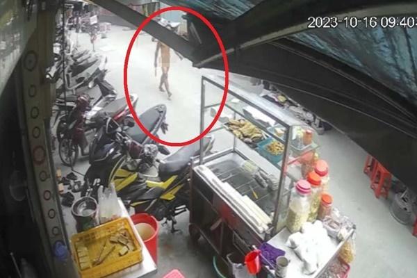 Hãi hùng lời kể của nhân chứng vụ thanh niên khỏa thân chém 3 người rồi tự sát ở TPHCM-5