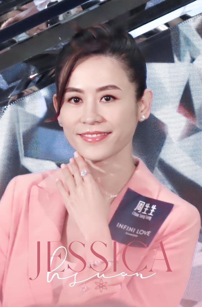 Tuyên Huyên sống độc thân, giàu có ở tuổi 53-4