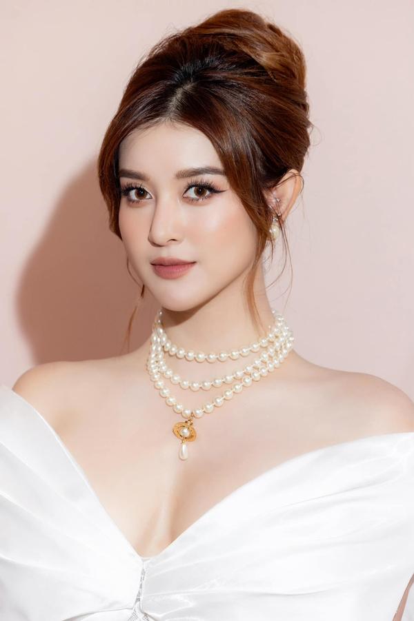 Á hậu đăng quang Hoa hậu Việt Nam gần 1 thập kỷ vẫn quyến rũ với da đẹp như lụa-2