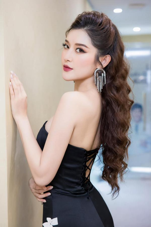 Á hậu đăng quang Hoa hậu Việt Nam gần 1 thập kỷ vẫn quyến rũ với da đẹp như lụa-4
