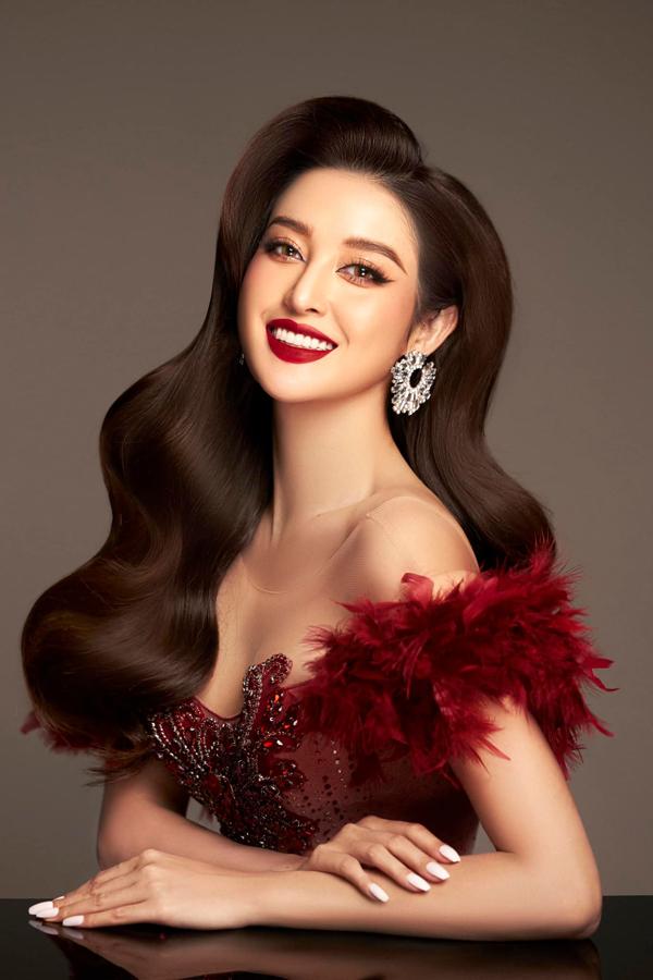 Á hậu đăng quang Hoa hậu Việt Nam gần 1 thập kỷ vẫn quyến rũ với da đẹp như lụa-8