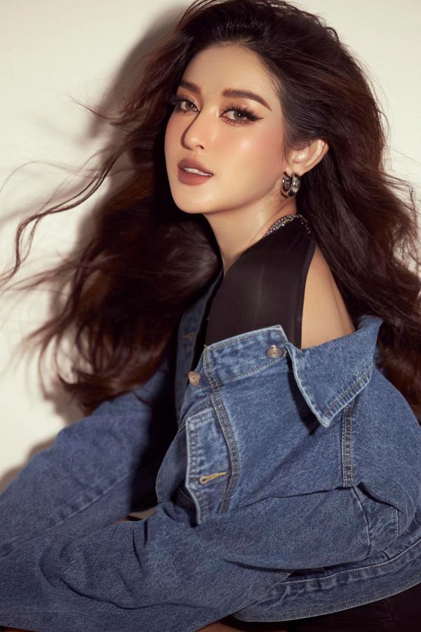 Á hậu đăng quang Hoa hậu Việt Nam gần 1 thập kỷ vẫn quyến rũ với da đẹp như lụa-9