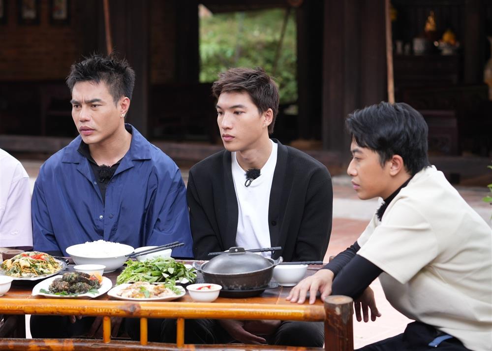 Game show 2 Ngày 1 Đêm có Trường Giang chèn quảng cáo quá lộ liễu-2