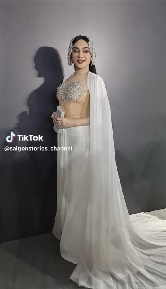 Chi 1 tỷ để diện đồ giống Phạm Băng Băng, Lâm Khánh Chi có bị lép vế?-1