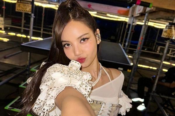 Bằng chứng Lisa (BlackPink) rời YG-5