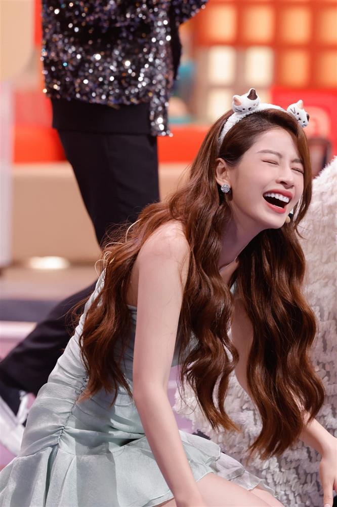 Nhan sắc Chi Pu gây sốt tại gameshow Trung Quốc-6