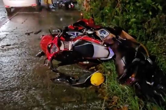 Tạm giữ hình sự tài xế ô tô tông 5 xe máy khiến nhiều người bị thương