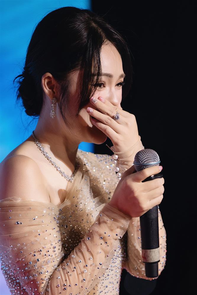 Dương Cẩm Lynh rạng rỡ đón tuổi mới-1