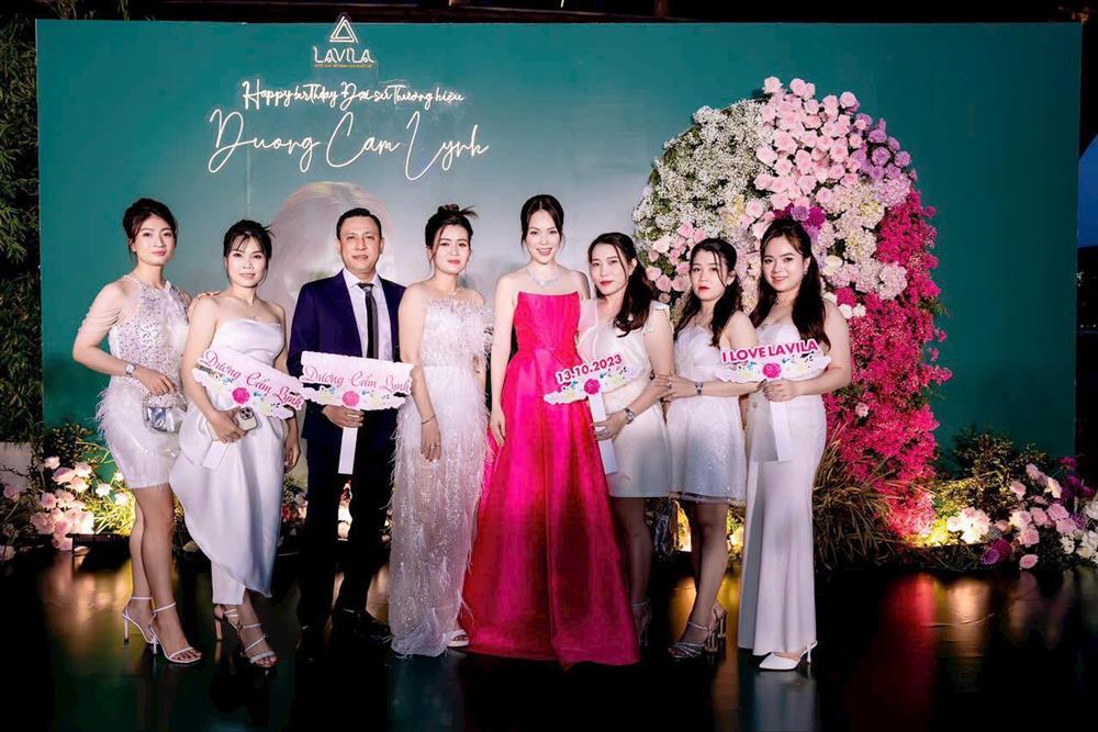 Dương Cẩm Lynh rạng rỡ đón tuổi mới-2