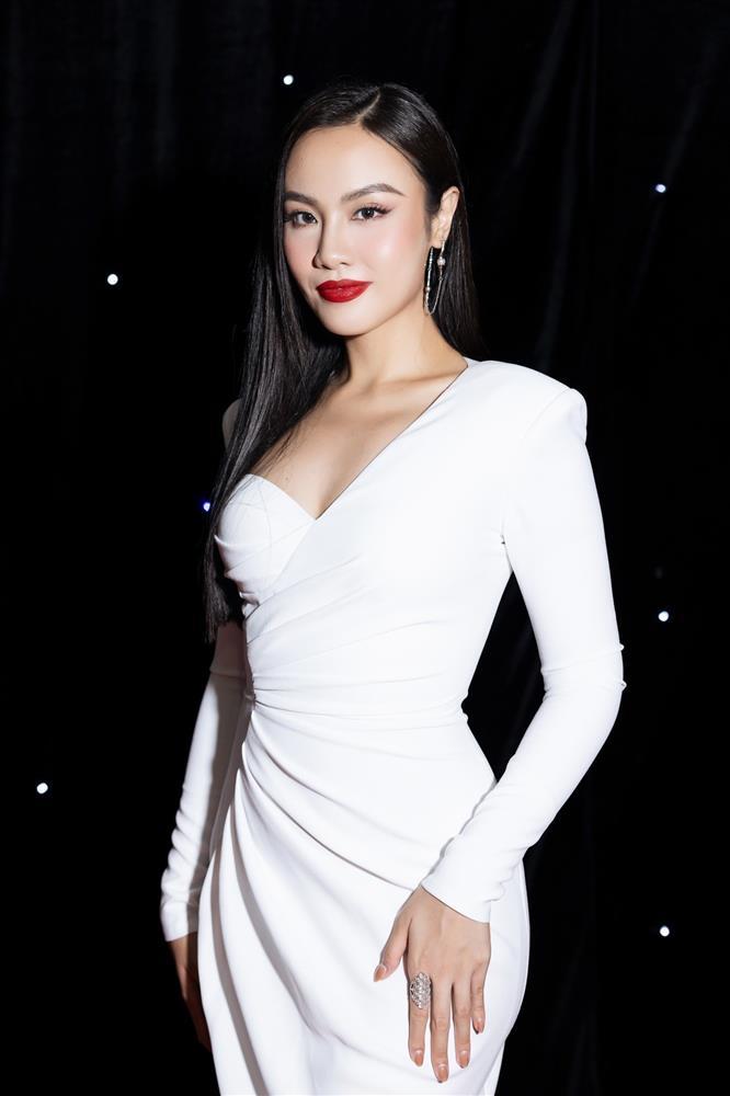 Vì sao kiểu váy đơn giản nuột nà này được lòng nhiều sao Việt đến thế?-6