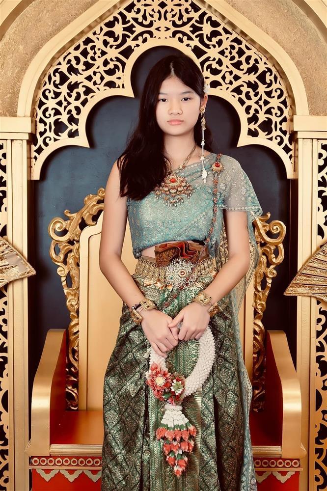 Con gái Trương Ngọc Ánh: Phổng phao như thiếu nữ, thần thái không thua Hoa hậu-7