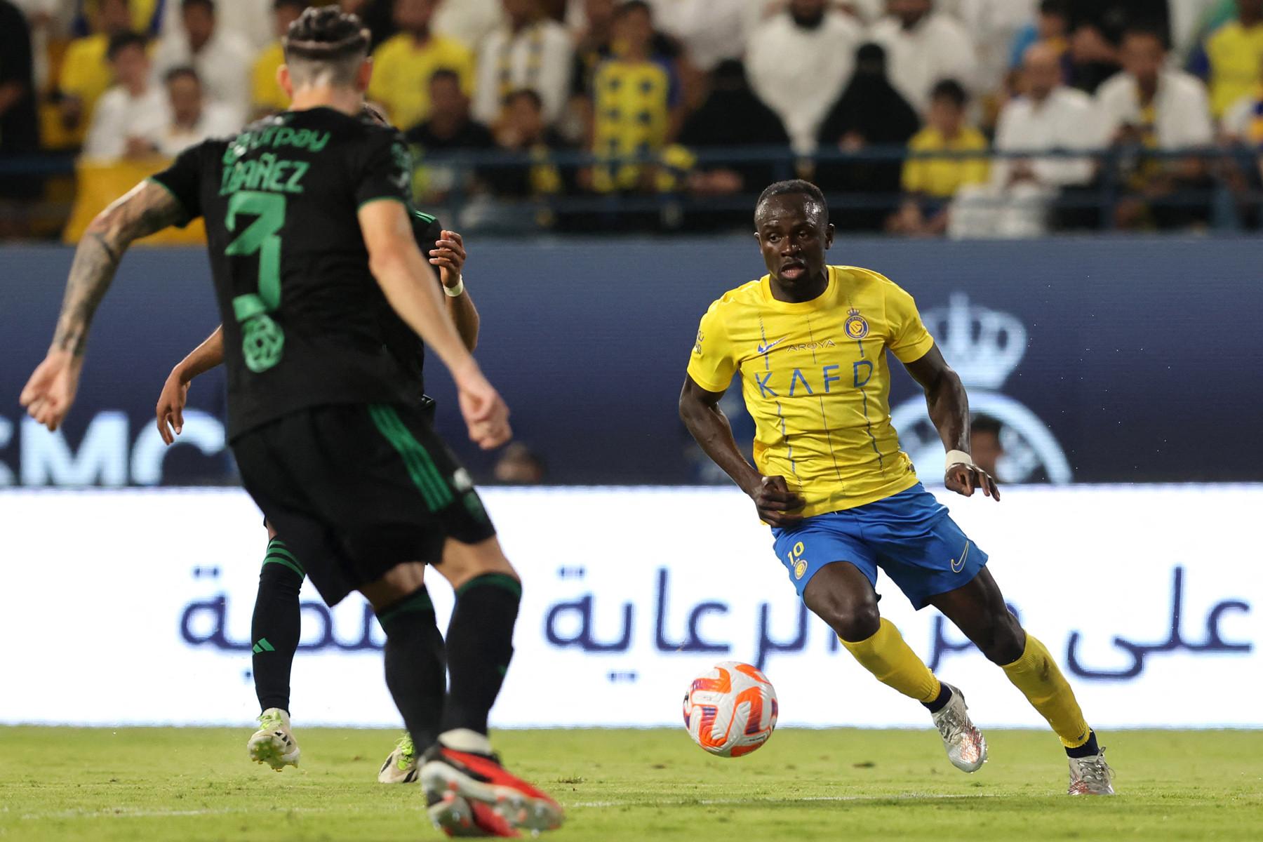 Top 11 cầu thủ kiếm tiền 2023: Ronaldo và Messi áp đảo-5