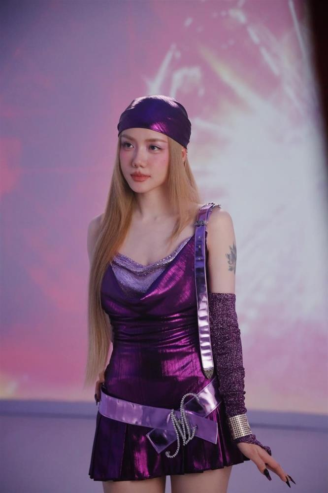 Phương Ly dạo này bỗng hóa Rosé Việt Nam nhờ đổi màu tóc-1