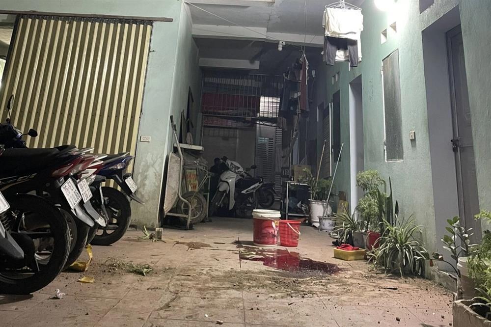 Chồng đẩy vợ ngã từ tầng 3 xuống sân tử vong-1