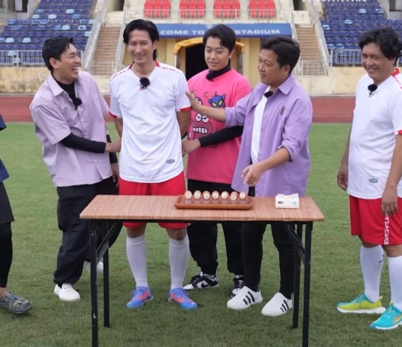 Màn ảnh Việt có mỹ nam đẹp như lai Tây: 42 tuổi vẫn phong độ còn đóng toàn phim trăm tỷ-1