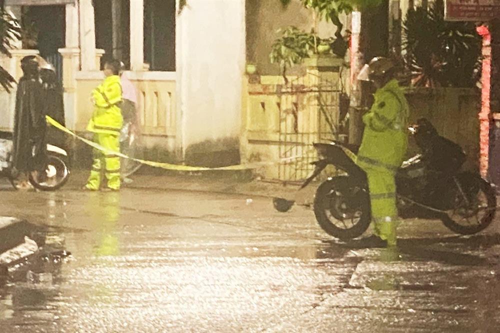 Học sinh tử nạn khi đi xe máy giữa trời mưa gió lớn-1