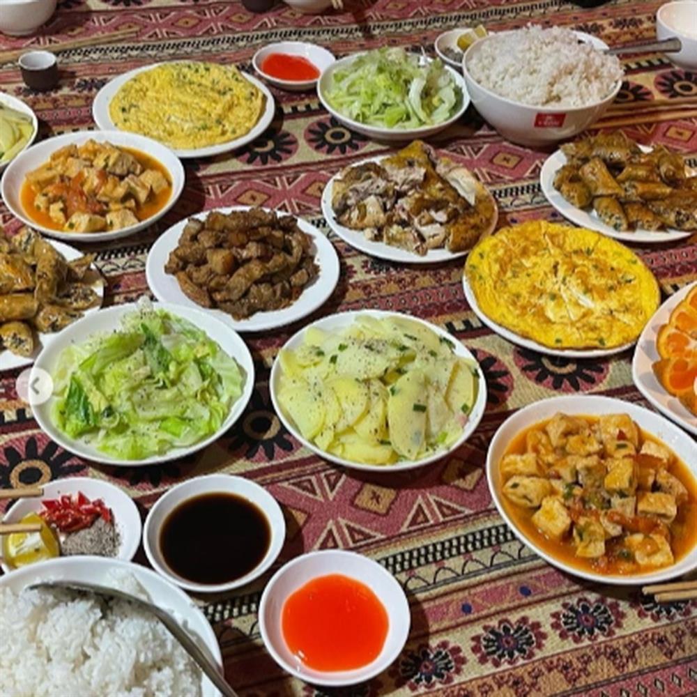 Thuê nhà ăn chơi một ngày ở Hà Nội hết 800.000 đồng, khách Tây sốc vì rẻ-1