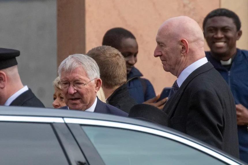 David Beckham và các huyền thoại bóng đá buồn bã tiễn biệt vợ HLV Sir Alex-6