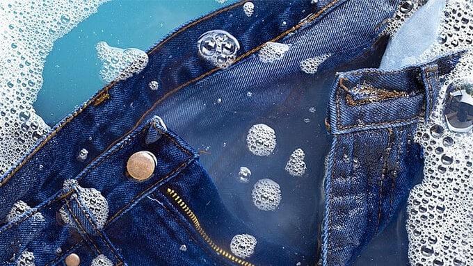 Có nên giặt quần jeans, bảo quản thế nào cho đúng?-2