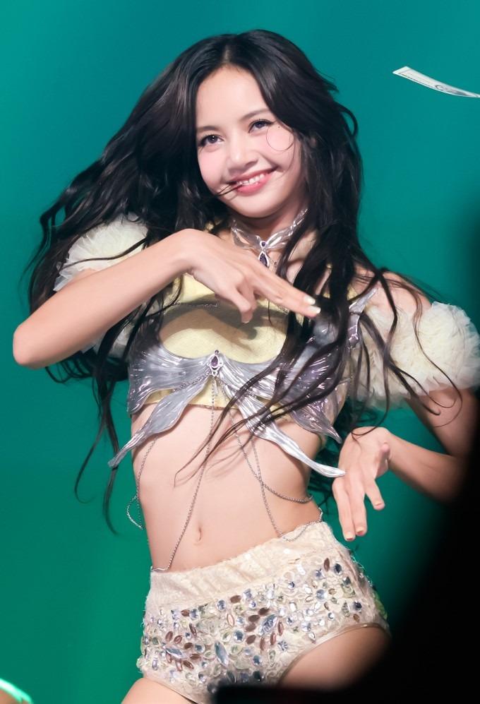 Lan truyền thông tin Lisa (BLACKPINK) đến Việt Nam mua sắm-5