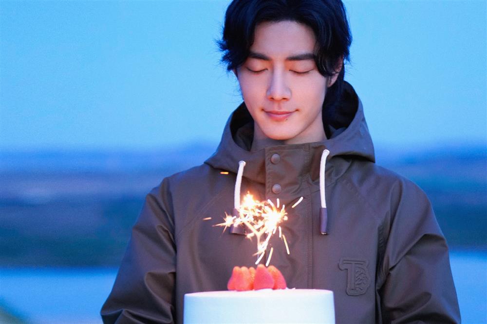 Tiêu Chiến lọt vào mắt xanh ông lớn ngành thời trang, rục rịch vươn ra quốc tế-5