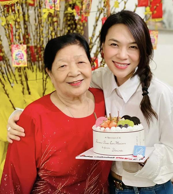 Ba mẹ ruột Mỹ Tâm trẻ trung bên con cháu, tận hưởng cuộc sống tuổi xế chiều-1