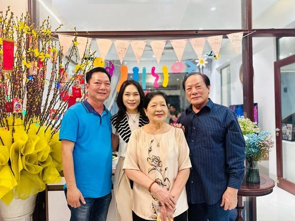 Ba mẹ ruột Mỹ Tâm trẻ trung bên con cháu, tận hưởng cuộc sống tuổi xế chiều-6