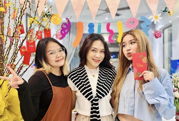 Ba mẹ ruột Mỹ Tâm trẻ trung bên con cháu, tận hưởng cuộc sống tuổi xế chiều-8