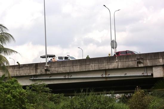 Người đàn ông nghi đuổi theo trộm trên cao tốc, rơi xuống đất tử vong