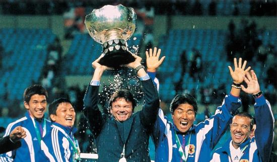 HLV Troussier lọt top 10 nhà cầm quân xuất sắc nhất lịch sử Asian Cup