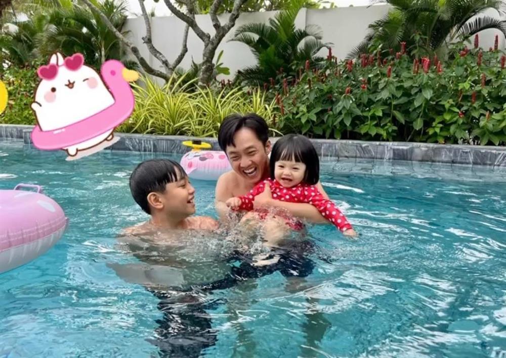 Cường Đô La và Đàm Thu Trang chăm đưa các con đi bơi-5