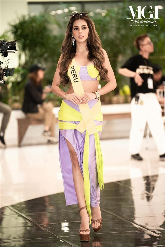 Mỹ nhân nóng bỏng sở hữu 4,5 triệu người theo dõi của Hoa Hậu Hòa Bình-7