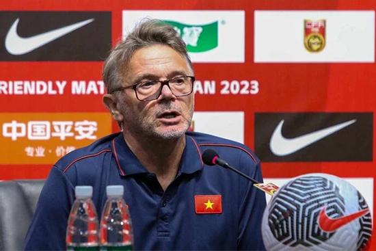 HLV Troussier: 'Đội tuyển Việt Nam lẽ ra phải ghi được 2-3 bàn'