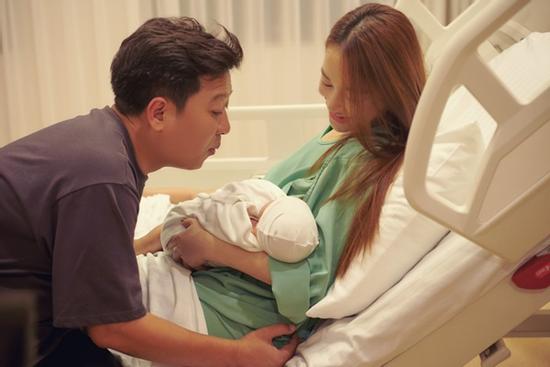 Nhã Phương than thở gặp 'sự cố' hậu sinh nở nhưng các mẹ bỉm lại thi nhau 'xin vía'