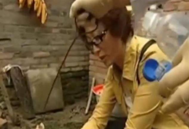 Bí ẩn ngôi làng tóc bạc ở Trung Quốc: Chuyên gia đến điều tra cũng bạc đầu theo-6