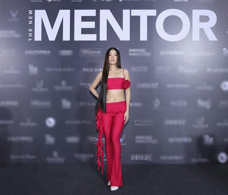 Lan Ngọc, Linh Ka... mê váy bạch tuộc, có người vấp ngã vì quá vướng víu-6