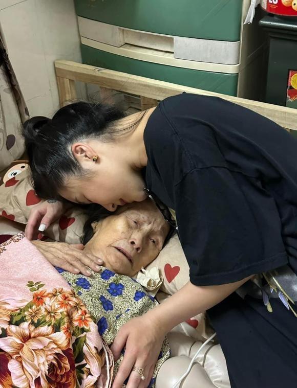 Vừa về Việt Nam, Hương Tràm đau buồn báo tin tang sự, khung ảnh kỷ niệm khiến nhiều người xót xa-4