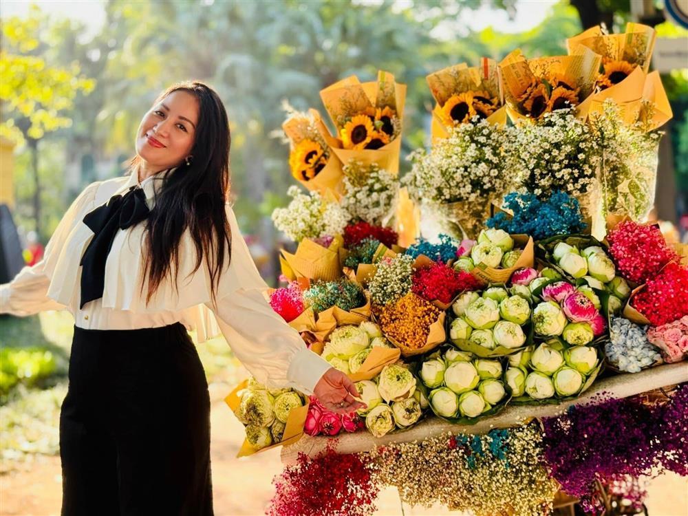 Khánh Thi khoe nhan sắc mặn mà sau hơn một tháng sinh con thứ 3-2