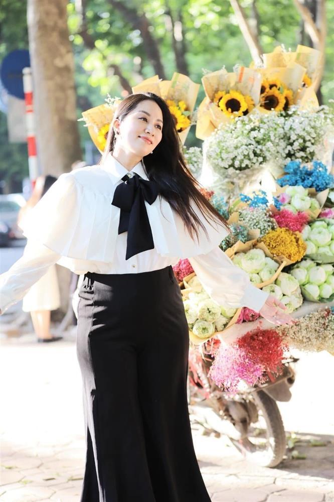 Khánh Thi khoe nhan sắc mặn mà sau hơn một tháng sinh con thứ 3-5